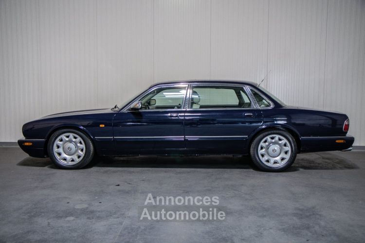 Jaguar Daimler Super V8 Jaguar 4.0 V8 - MEMORY SEATS - ZETELVERWARMING - ONDERHOUDSHISTORIEK - <small></small> 10.999 € <small>TTC</small> - #4