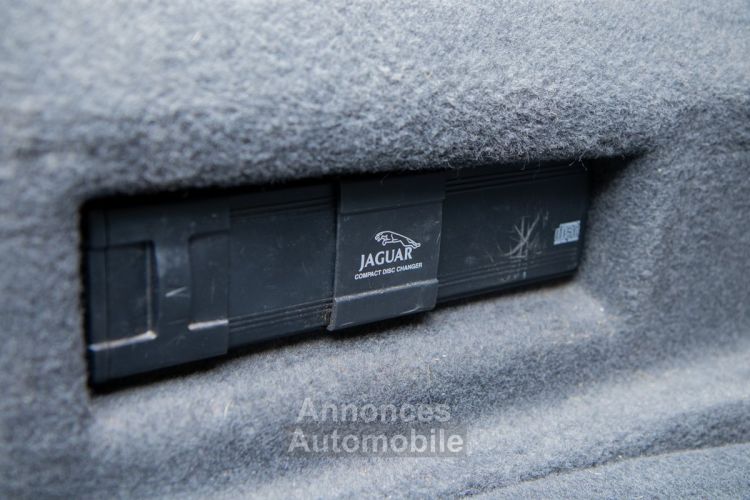 Jaguar Daimler Super V8 Jaguar 4.0 V8 - MEMORY SEATS - ZETELVERWARMING - ONDERHOUDSHISTORIEK - <small></small> 10.999 € <small>TTC</small> - #32