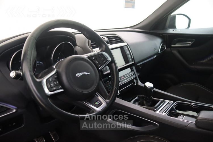 Jaguar F-Pace 2.0d RWD - R-SPORT NAVI PANO DAK 12M GARANTIE - <small></small> 21.995 € <small>TTC</small> - #25