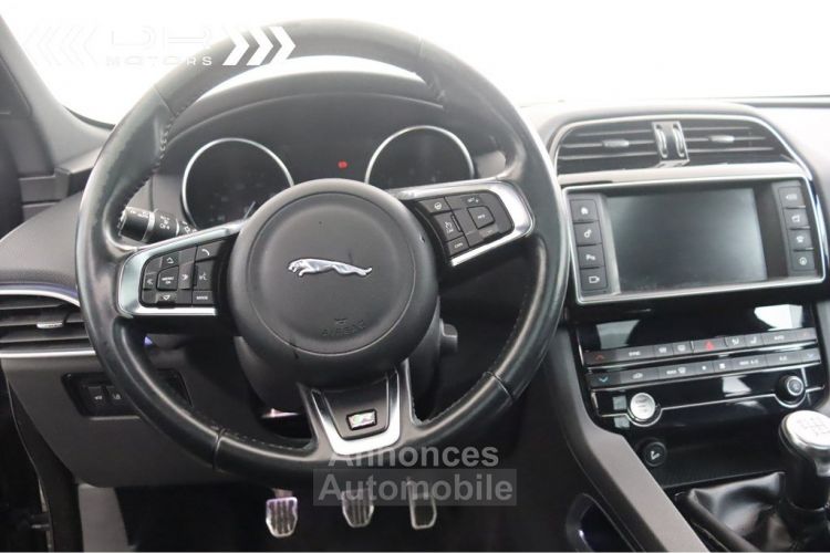 Jaguar F-Pace 2.0d RWD - R-SPORT NAVI PANO DAK 12M GARANTIE - <small></small> 21.995 € <small>TTC</small> - #29