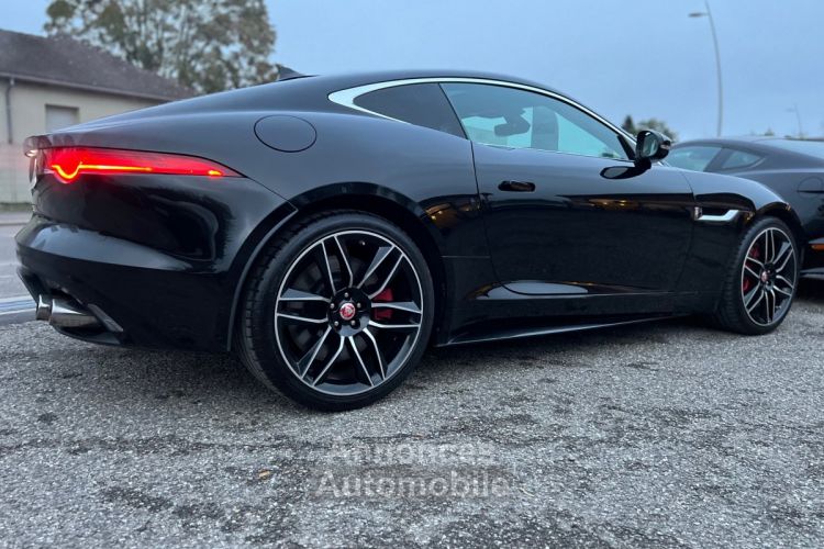 Jaguar F-Type coupé R 550ch Noir toit panoramique 59900€ - <small></small> 59.900 € <small>TTC</small> - #28