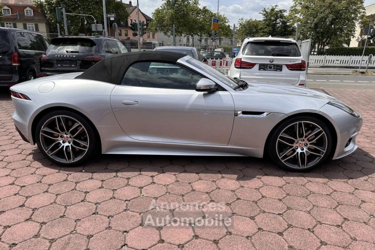 Jaguar F-Type V8 5.0L Compresseur R AWD 551 SIÈGE BAQUET CUIR RABAT Echappement sport Pack Design Son Méridian Garantie Jaguar Approved jusqu'au 14.01.2026 - <small></small> 74.990 € <small>TTC</small> - #4