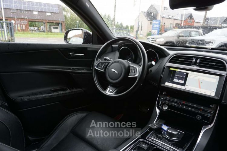 Jaguar XE 2.0 D R-SPORT AUTO-PANO-BI XENON-CAM-KEYLESS-6dt - <small></small> 19.990 € <small>TTC</small> - #19