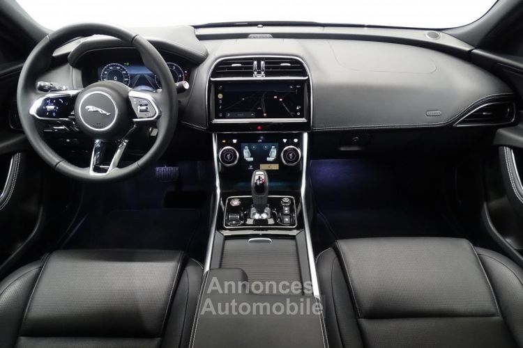 Jaguar XE D200 R-Dynamic S - <small></small> 45.990 € <small>TTC</small> - #9