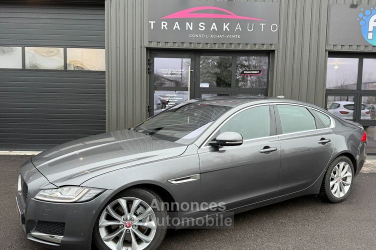 Jaguar XF 2.0 d 180 ch prestige avec affichage te haute regulateur adaptatif gps camera de recul - <small></small> 18.490 € <small>TTC</small> - #1