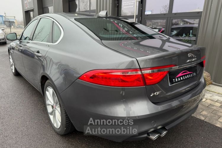 Jaguar XF 2.0 d 180 ch prestige avec affichage te haute regulateur adaptatif gps camera de recul - <small></small> 18.490 € <small>TTC</small> - #2