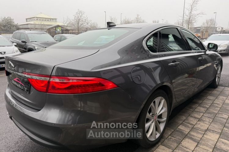 Jaguar XF 2.0 d 180 ch prestige avec affichage te haute regulateur adaptatif gps camera de recul - <small></small> 18.490 € <small>TTC</small> - #4