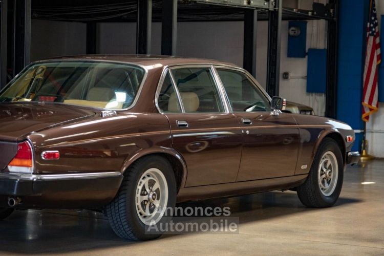 Jaguar XJ6 - <small></small> 27.000 € <small>TTC</small> - #23