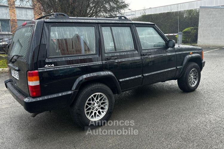 Jeep Cherokee 1ère générations 5 portes 4.0i 12V L6 4X4 Boite auto RIEN A PREVOIR 2ème mains - - <small></small> 19.950 € <small>TTC</small> - #2