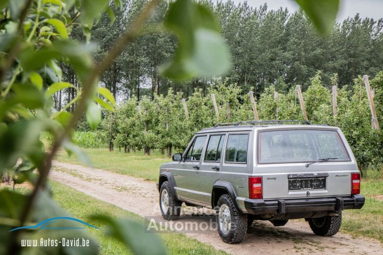 Jeep Cherokee XJ 4.0i Automaat 4X4 - OLDTIMER - SERVO - AIRCO - ELEKTR. RAMEN - <small></small> 19.999 € <small>TTC</small> - #2