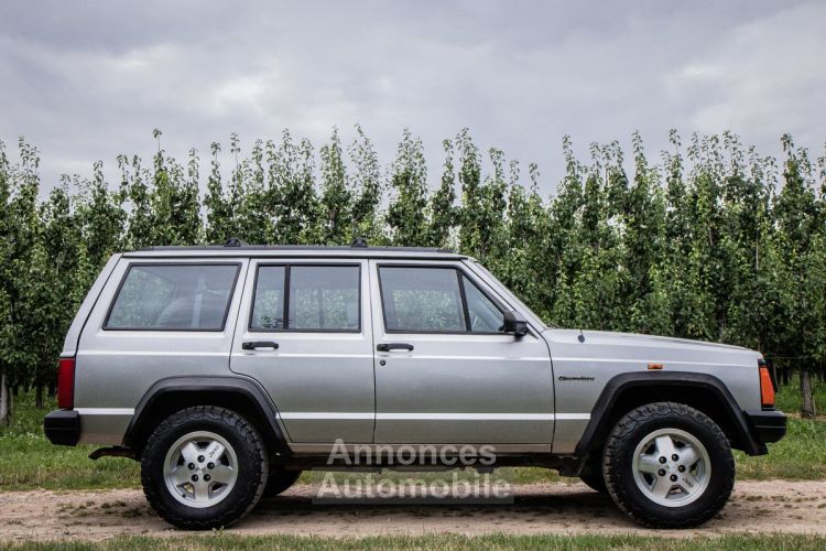 Jeep Cherokee XJ 4.0i Automaat 4X4 - OLDTIMER - SERVO - AIRCO - ELEKTR. RAMEN - <small></small> 19.999 € <small>TTC</small> - #6