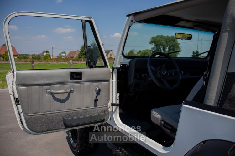 Jeep Wrangler YJ 4.2 4X4 Automaat SOFT TOP - OLDTIMER - LED KOPLAMPEN - BLAUPUNKT - ACHTERBANK - <small></small> 21.500 € <small>TTC</small> - #26