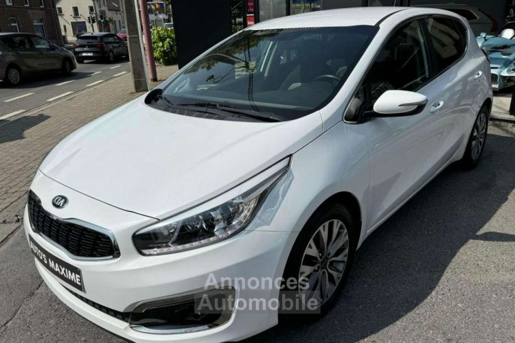 Kia Cee'd Ceed / 1.4i Caméra Navigation Euro 6b Garantie - <small></small> 10.990 € <small>TTC</small> - #1