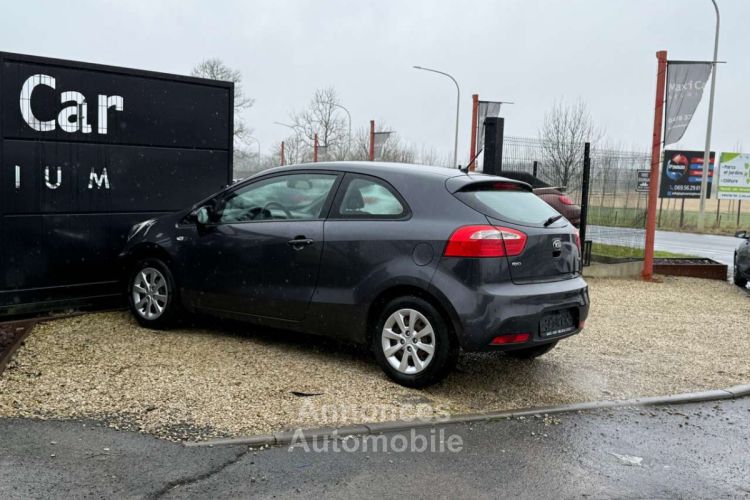 Kia Rio 1.1 CRDi 46.800 km Caméra de recul GPS - <small></small> 7.490 € <small>TTC</small> - #3