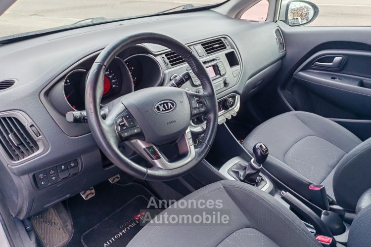 Kia Rio 1.4 Premium 110 5P 2eme Main 82500kms - <small></small> 6.990 € <small>TTC</small> - #23