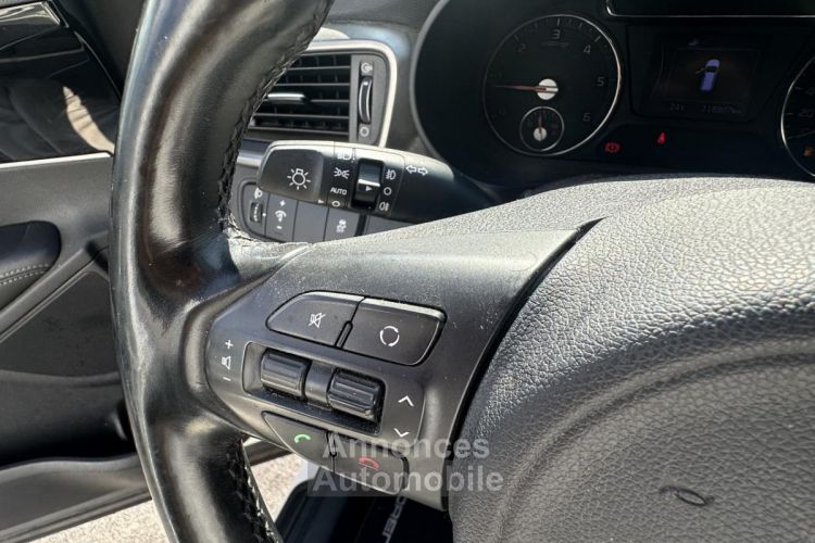 Kia Sorento 2.2 CRDI - 200 7pl 4x2 SUIVI COMPLET Gps + Attelage + Camera AR - <small></small> 21.990 € <small>TTC</small> - #27