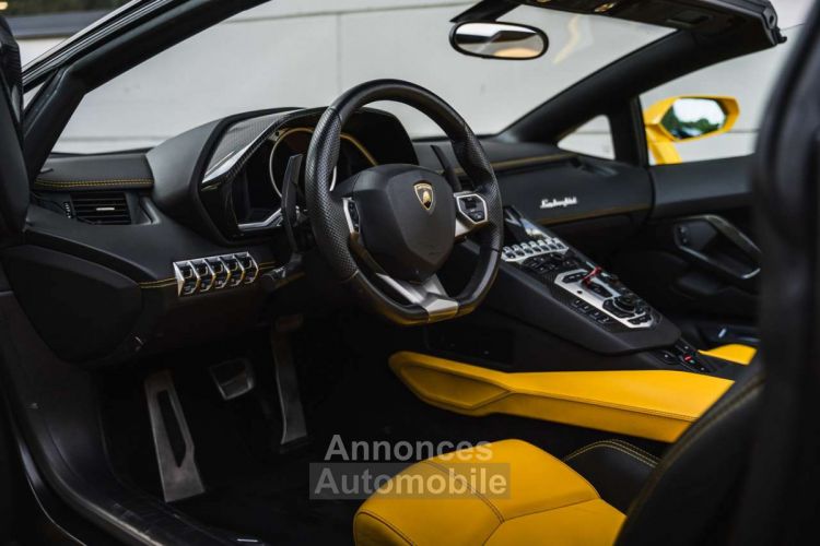 Lamborghini Aventador LP700-4 Roadster Akra Full Carbon 1st owner - <small></small> 341.900 € <small>TTC</small> - #23
