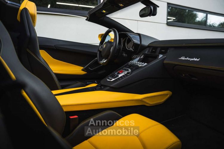 Lamborghini Aventador LP700-4 Roadster Akra Full Carbon 1st owner - <small></small> 341.900 € <small>TTC</small> - #26