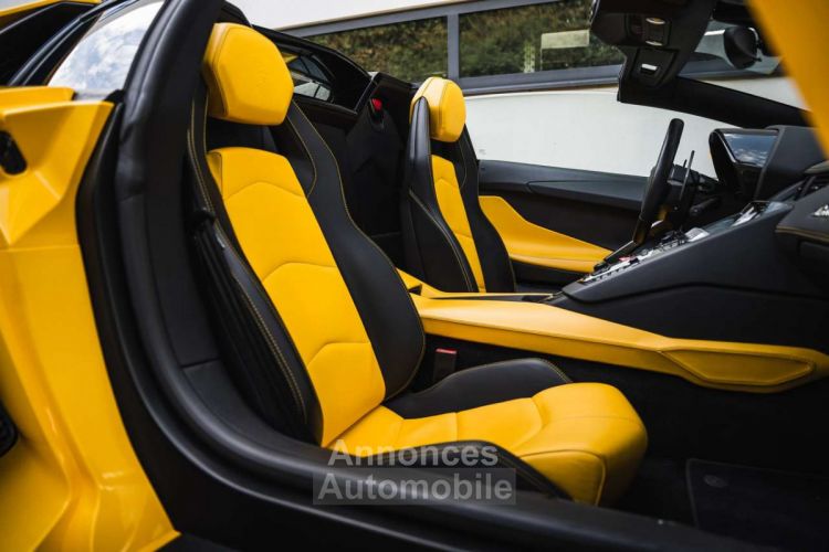 Lamborghini Aventador LP700-4 Roadster Akra Full Carbon 1st owner - <small></small> 341.900 € <small>TTC</small> - #27