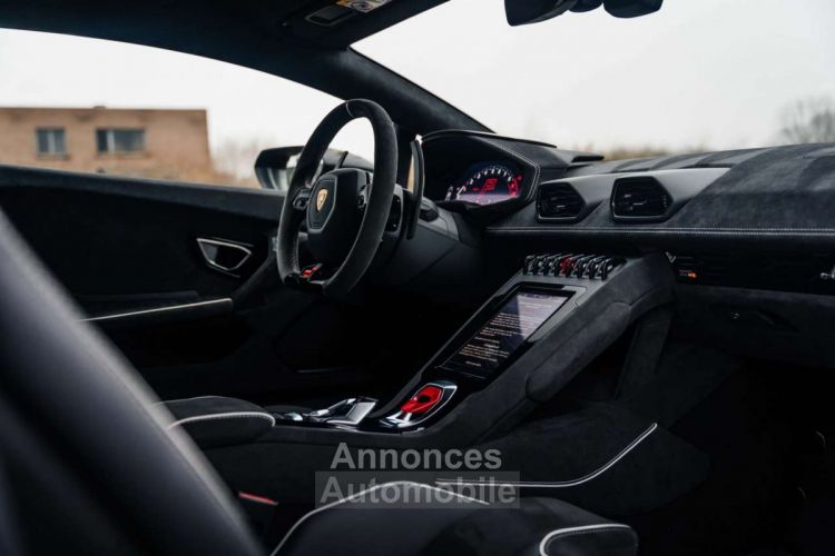 Lamborghini Huracan Huracán Sterrato 1 of 1499 Lift Alcantara 19 - <small></small> 299.000 € <small>TTC</small> - #21