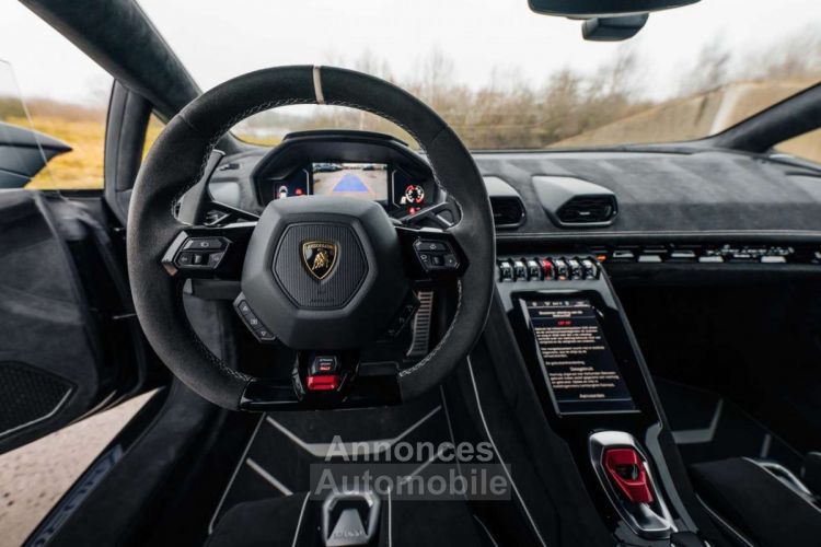 Lamborghini Huracan Huracán Sterrato 1 of 1499 Lift Alcantara 19 - <small></small> 299.000 € <small>TTC</small> - #25