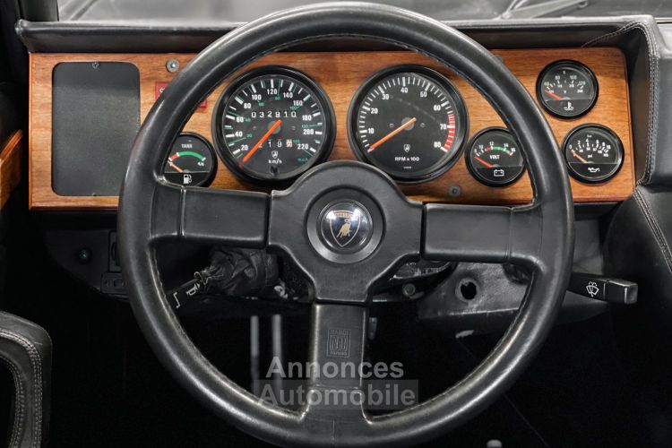 Lamborghini LM002 Lamborghini LM002 INJECTION V12 – COLLECTOR 1/60 – IMMATRICULATION FRANCE - <small></small> 499.000 € <small>TTC</small> - #22