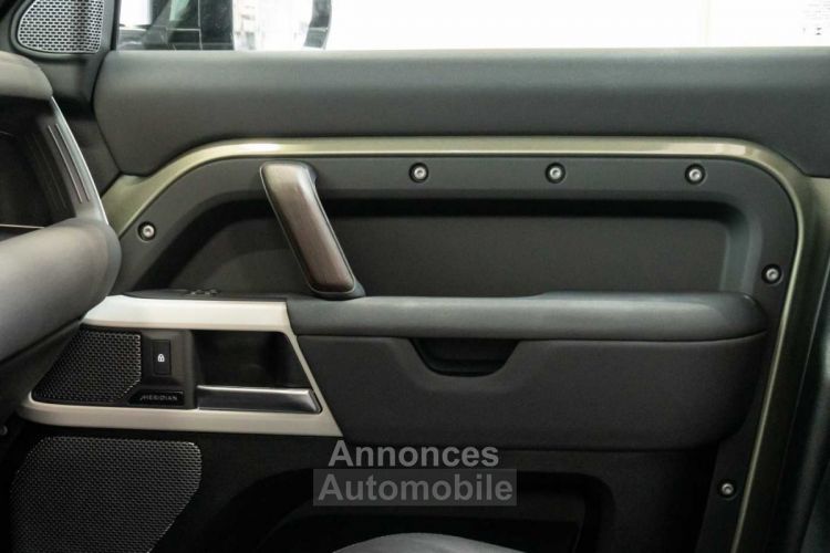 Land Rover Defender 110 D250 SE Trekhaak Panodak Black Pack 360° - <small></small> 82.990 € <small>TTC</small> - #40