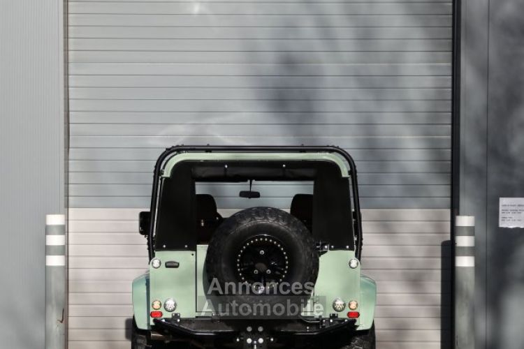 Land Rover Defender 110 original V8 Nomad 3.5L V8 producing 183 bhp - <small></small> 138.000 € <small>TTC</small> - #25