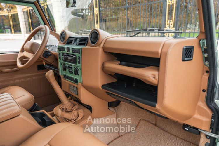 Land Rover Defender 110 TD4 *Grasmere Green* - <small></small> 89.900 € <small>TTC</small> - #9