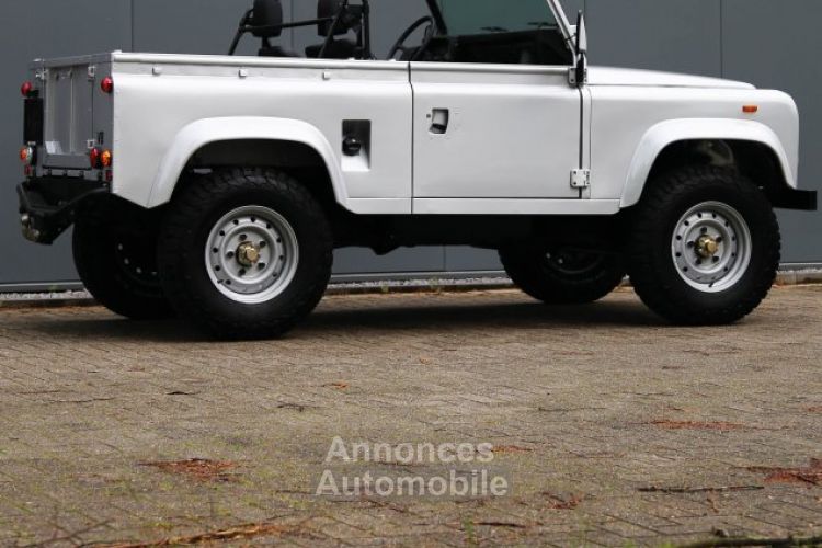 Land Rover Defender 90 V8 3.5L V8 producing 140 bhp - <small></small> 68.500 € <small>TTC</small> - #2