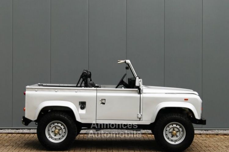 Land Rover Defender 90 V8 3.5L V8 producing 140 bhp - <small></small> 68.500 € <small>TTC</small> - #4