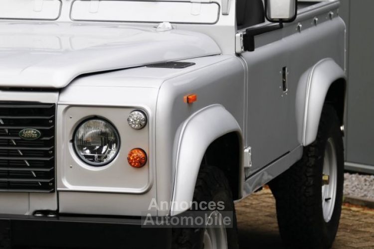 Land Rover Defender 90 V8 3.5L V8 producing 140 bhp - <small></small> 68.500 € <small>TTC</small> - #17