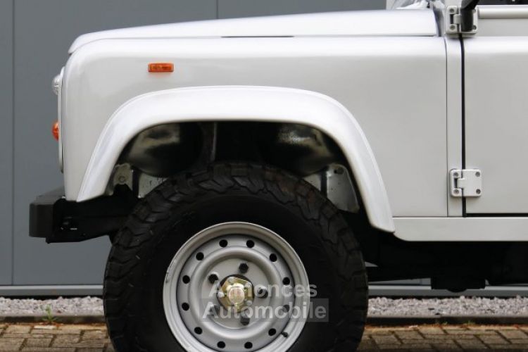 Land Rover Defender 90 V8 3.5L V8 producing 140 bhp - <small></small> 68.500 € <small>TTC</small> - #32