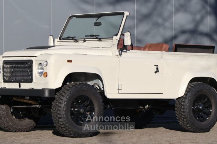 Land Rover Defender 90 V8 Miyo Safari 3.5L V8 producing 200 bhp with injection - <small></small> 146.000 € <small>TTC</small> - #1