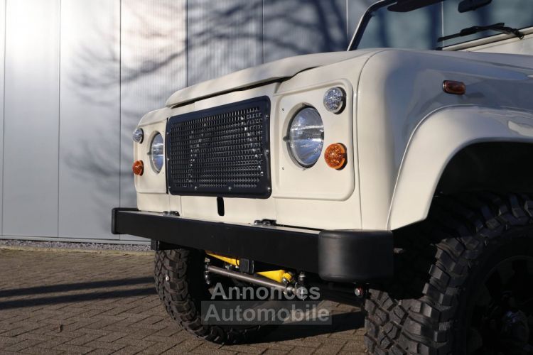 Land Rover Defender 90 V8 Miyo Safari 3.5L V8 producing 200 bhp with injection - <small></small> 146.000 € <small>TTC</small> - #17