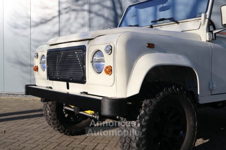 Land Rover Defender 90 V8 Miyo Safari 3.5L V8 producing 200 bhp with injection - <small></small> 146.000 € <small>TTC</small> - #18