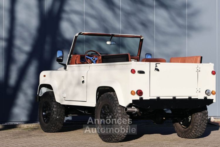 Land Rover Defender 90 V8 Miyo Safari 3.5L V8 producing 200 bhp with injection - <small></small> 146.000 € <small>TTC</small> - #27