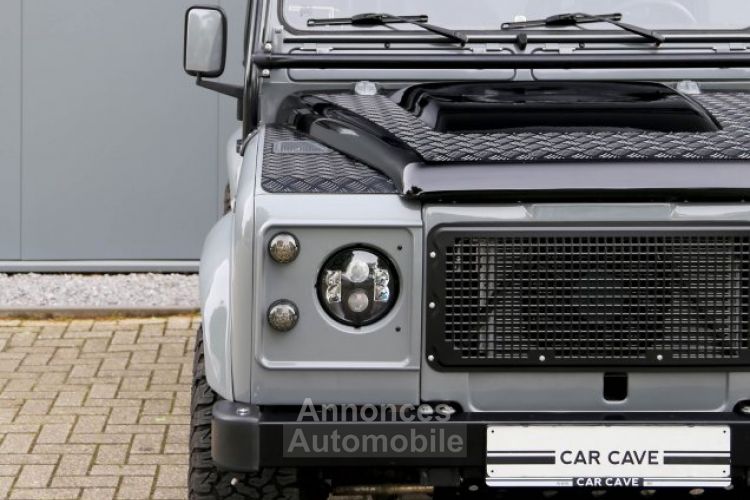 Land Rover Defender 90 V8 Urban 4.6L V8 producing 230 bhp - <small></small> 118.000 € <small>TTC</small> - #3