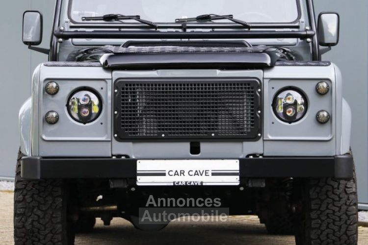 Land Rover Defender 90 V8 Urban 4.6L V8 producing 230 bhp - <small></small> 118.000 € <small>TTC</small> - #17