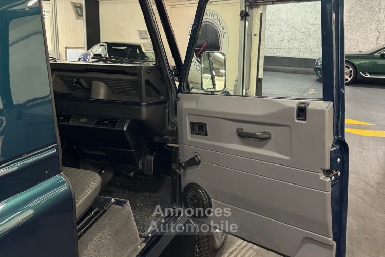 Land Rover Defender II 90 4.0 STATION WAGON ANNIVERSAIRE BVA N•20/25 - <small></small> 89.900 € <small></small> - #18