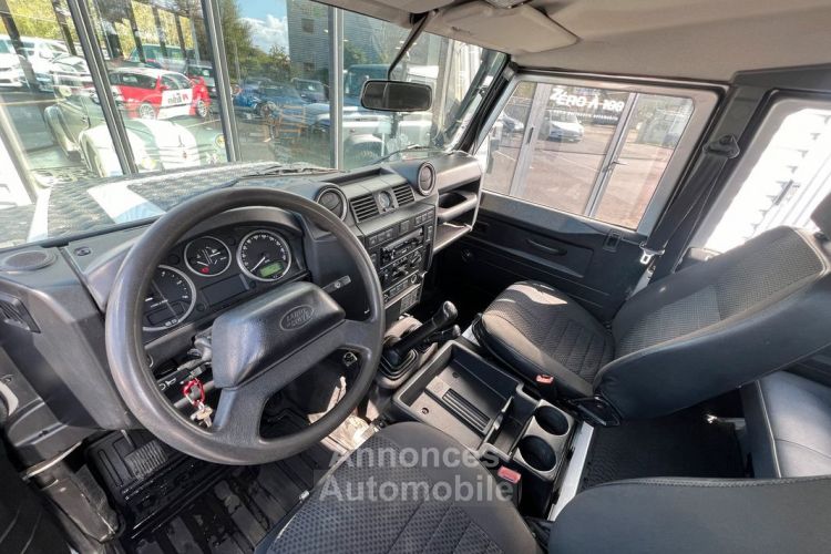 Land Rover Defender LAND ROVER 110 2,4 122ch 7 places - <small></small> 34.990 € <small>TTC</small> - #4