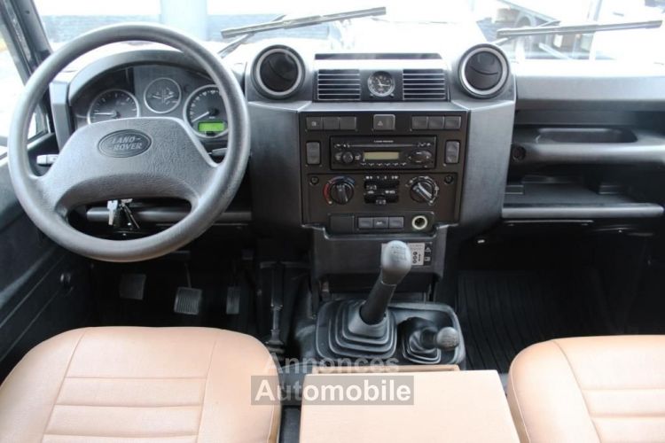 Land Rover Defender pick-up II II 110 2.4 TD4 DOUBLE CAB PICK UP SPECTRE - <small></small> 44.800 € <small>TTC</small> - #3