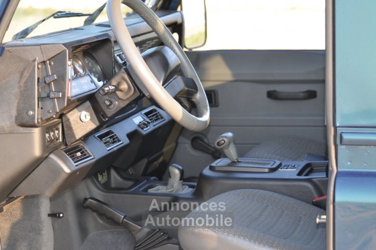 Land Rover Defender Station Wagon LAND ROVER DEFENDER 90 Station Wagon 4.0 V8 50ème Anniversaire boite automatique 31000 km - <small></small> 75.000 € <small>TTC</small> - #17