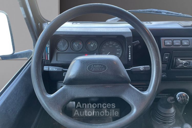 Land Rover Defender TD5 2L5 Station Wagon 9 Places // CLIM / ATTELAGE / MARCHE PIED / ENTRETIEN A JOUR / VITRES ARRIERES COULISSANTES - <small></small> 30.990 € <small>TTC</small> - #14