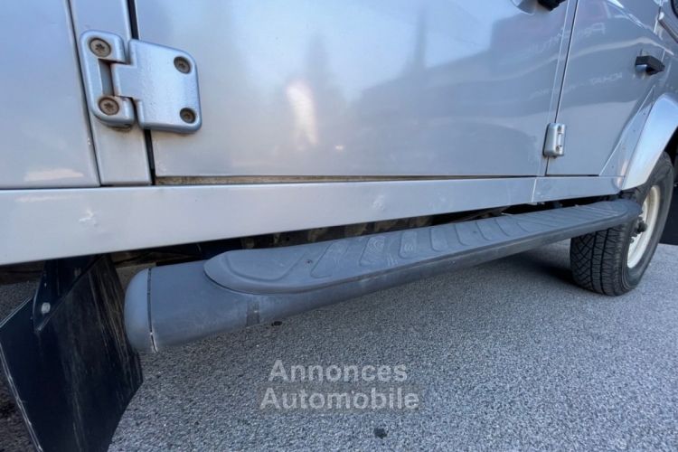 Land Rover Defender TD5 2L5 Station Wagon 9 Places // CLIM / ATTELAGE / MARCHE PIED / ENTRETIEN A JOUR / VITRES ARRIERES COULISSANTES - <small></small> 30.990 € <small>TTC</small> - #27