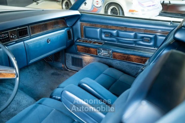 Lincoln Continental 1977 Coupe (1 owner, original paint) - <small></small> 37.950 € <small>TTC</small> - #4