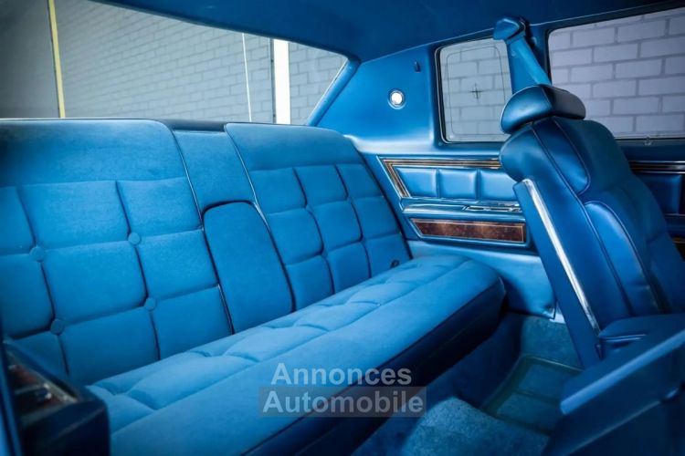 Lincoln Continental 1977 Coupe (1 owner, original paint) - <small></small> 37.950 € <small>TTC</small> - #15