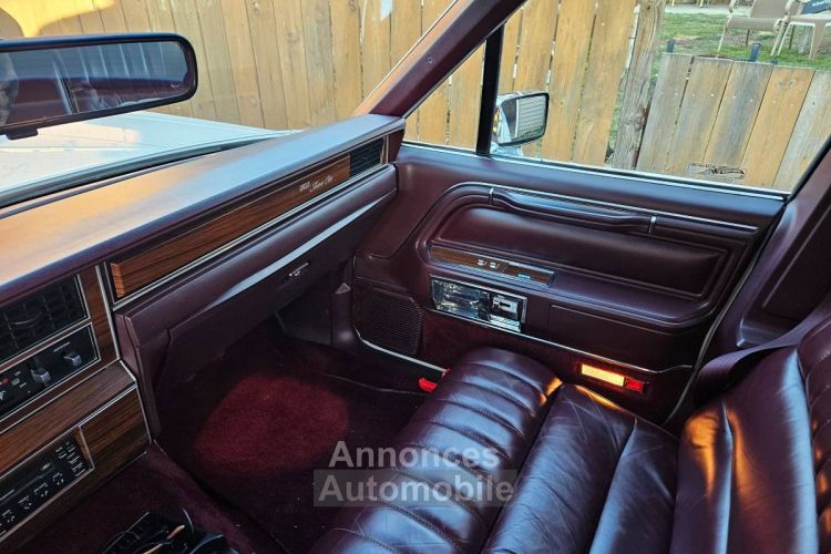 Lincoln Town Car - <small></small> 25.700 € <small>TTC</small> - #2