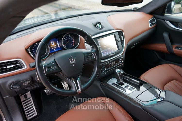 Maserati Ghibli V6 S Q4 - 1ère Main MASERATI Lyon - Pack Sport + Business + Premium + Confort + Carbone - Révisée 11/2023 - Gar. 12 Mois - <small></small> 52.950 € <small>TTC</small> - #22