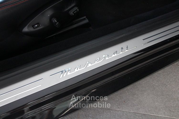 Maserati GranTurismo 4.7 V8 460 Sport - <small>A partir de </small>790 EUR <small>/ mois</small> - #17